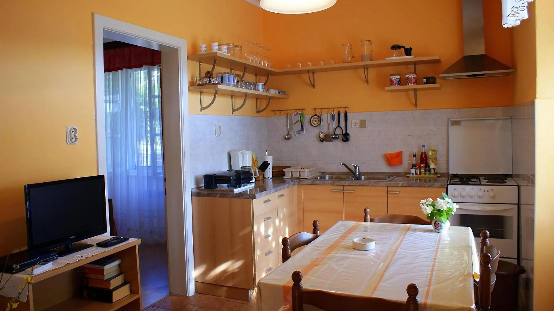 Freistehendes Haus Violeta Mit Weitlaeufigen Garten Rasa Holiday home