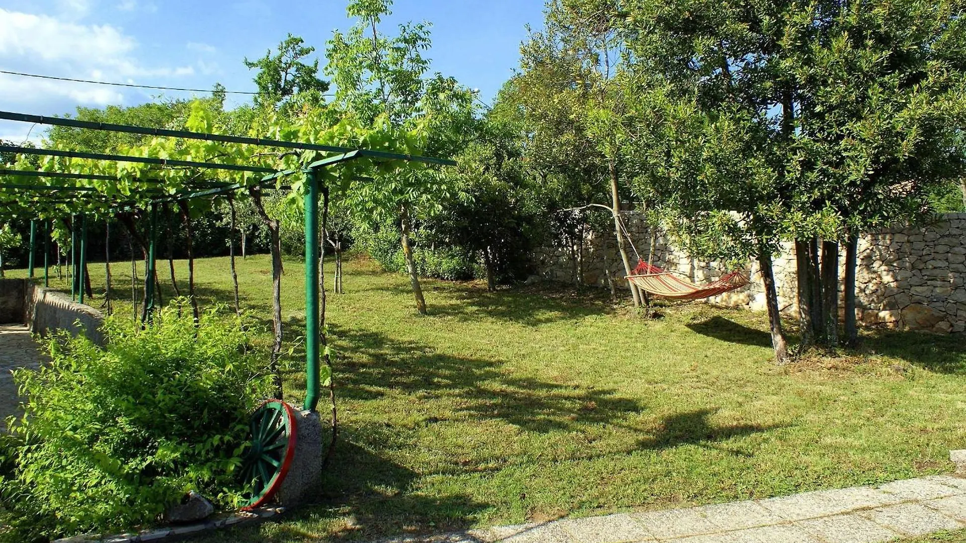 Freistehendes Haus Violeta Mit Weitlaeufigen Garten Rasa 0*,  Croatia